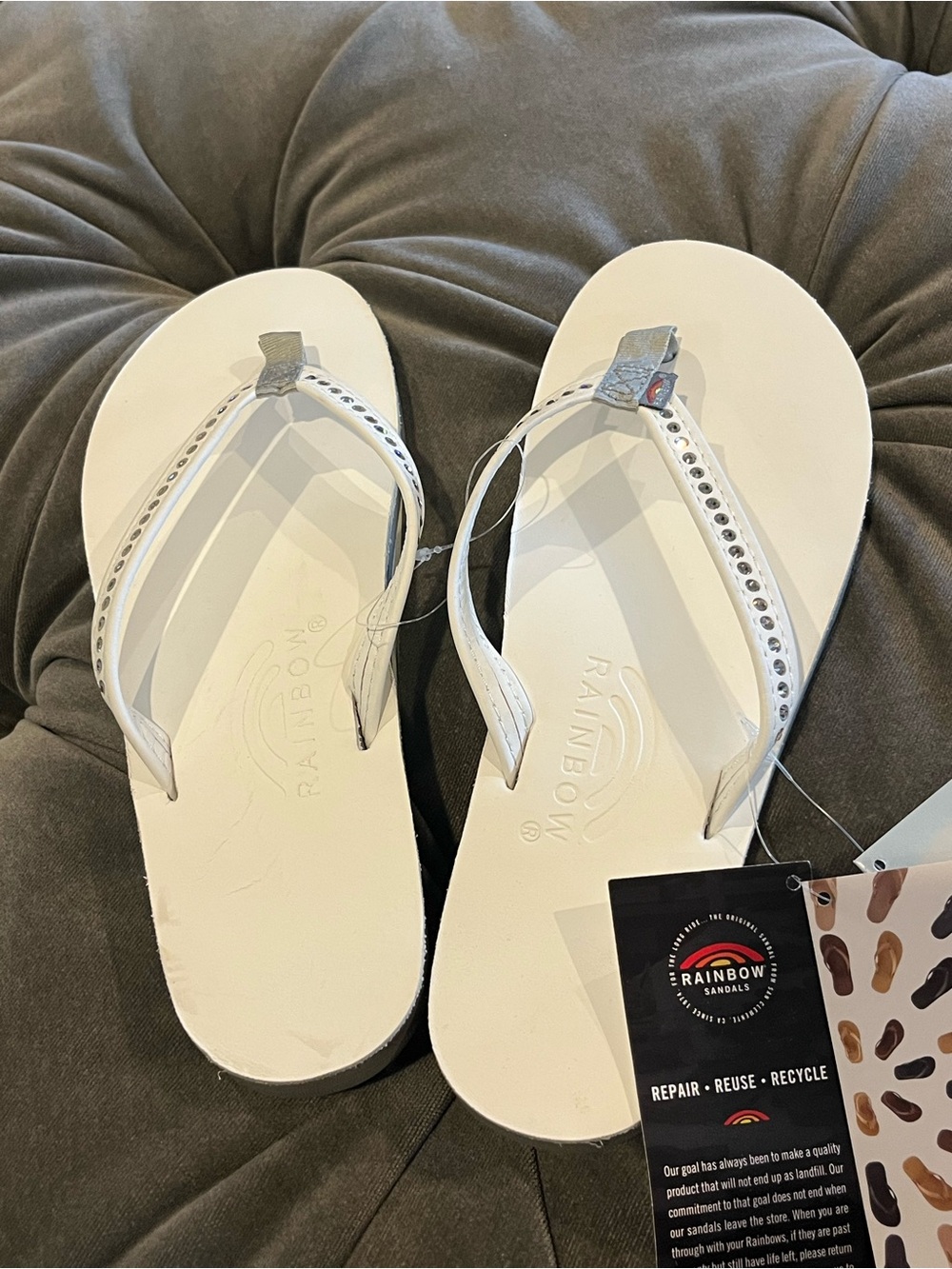 Rainbow Sandals White Crystal Collection Flip Flops Large 7.5-8.5 New - Picture 7 of 10